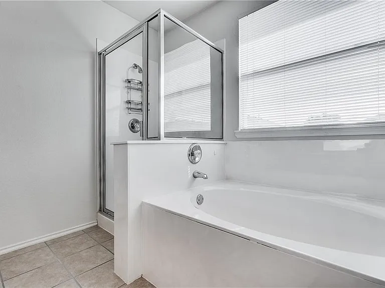 602 Golden Gate Dr — Photo 16