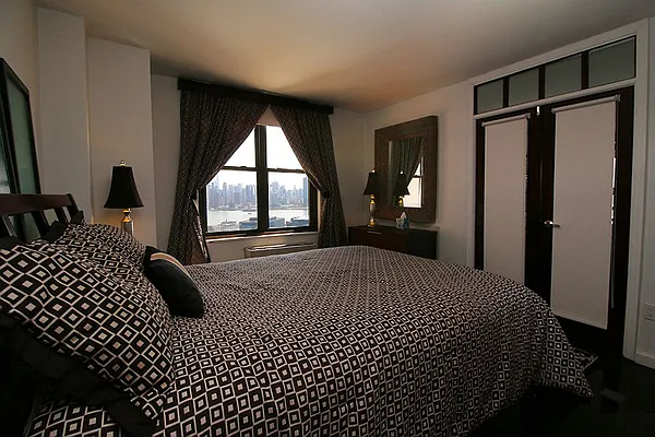 Sold by Hudson View Realty LLC | media 6