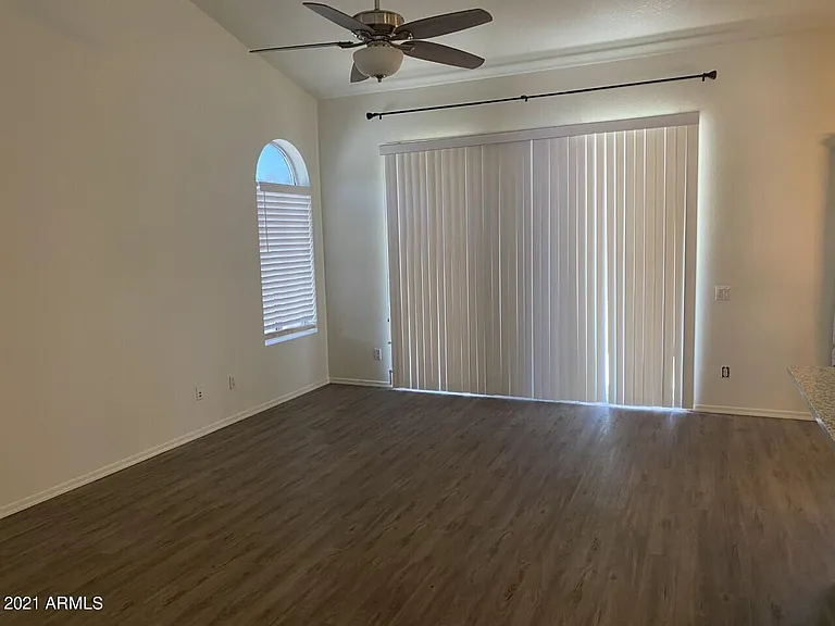 525 W Candlewood Ln — Photo 16