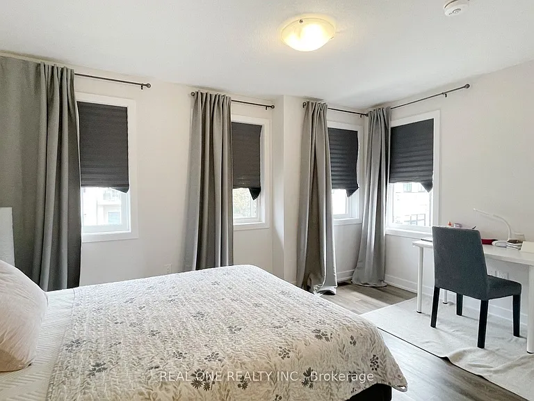 1 Markle Cres — Photo 15