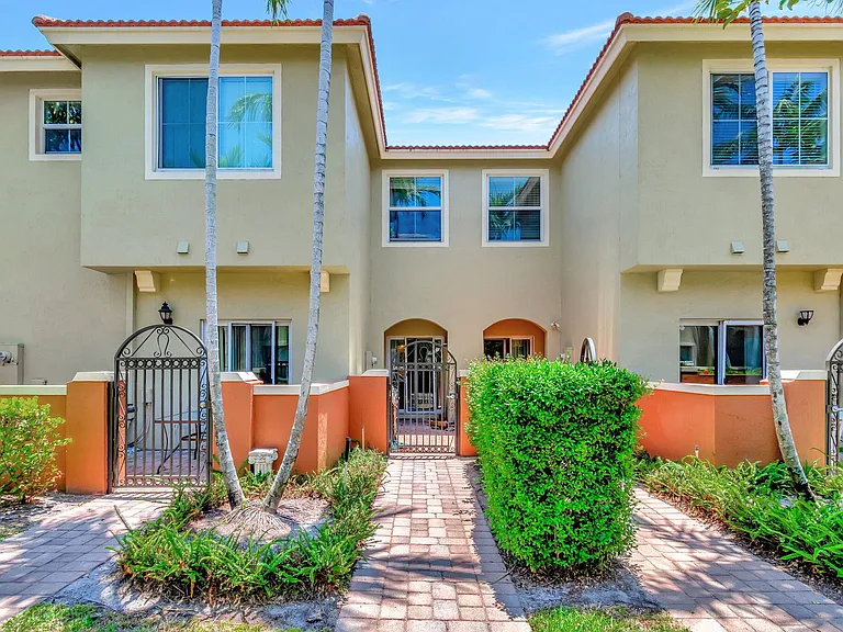 103 Monterey Bay Dr — Photo 32