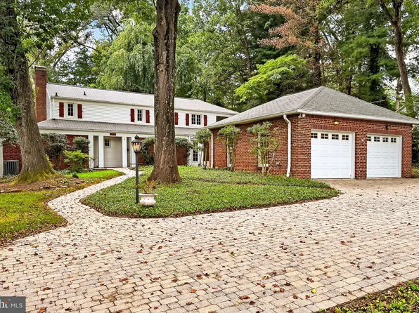 3032 Knoll Dr, Falls Church, VA 22042