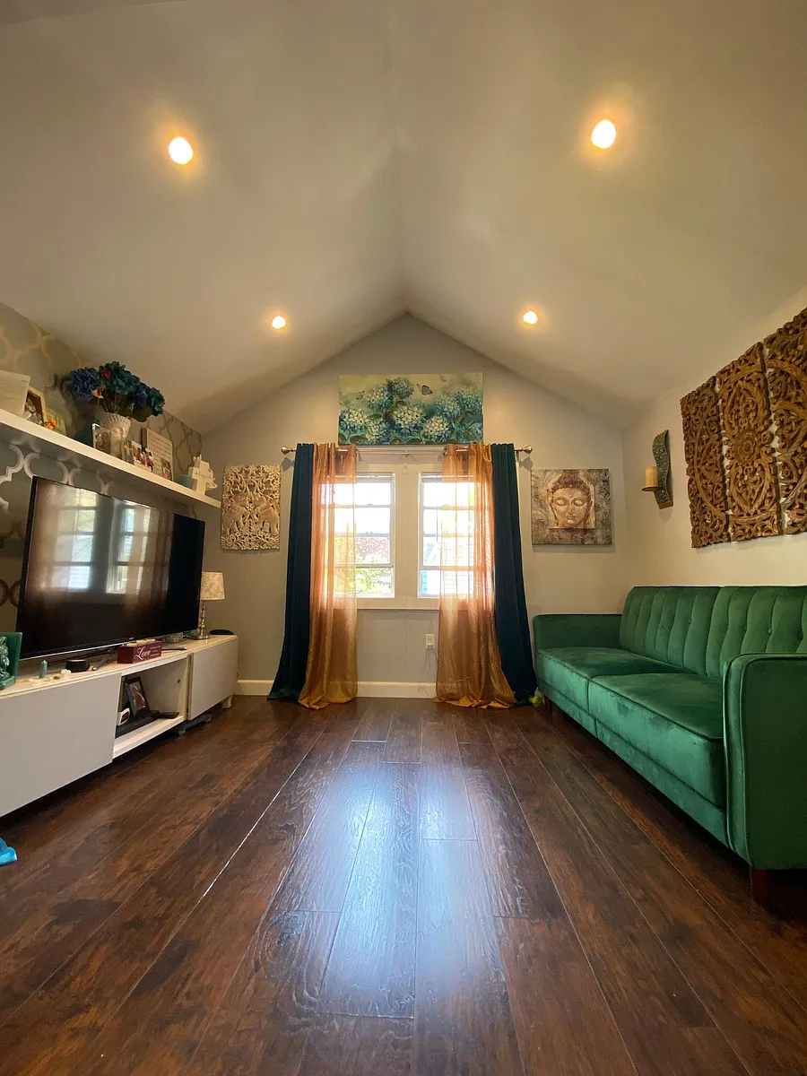 Building Photo - 161 Broughton Ave #2