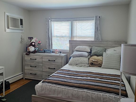 5th image of 250 Meadow Ln APT 2