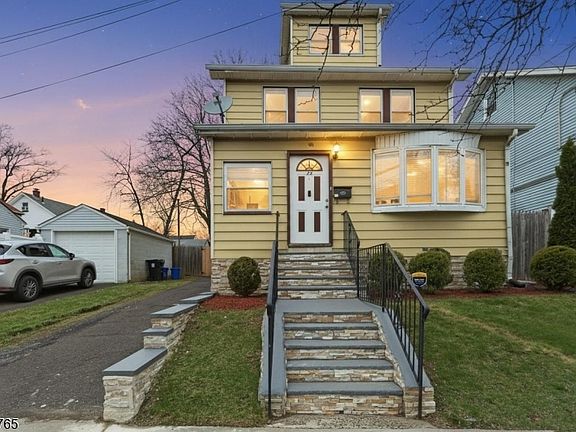 3rd image of 23-25 VARSITY RD