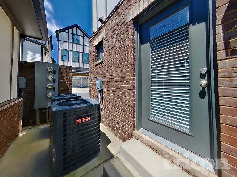 1248 Hillwood Private Cv — Photo 20