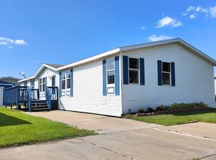 37957 Rosedale Dr, Clinton Township, MI 48036