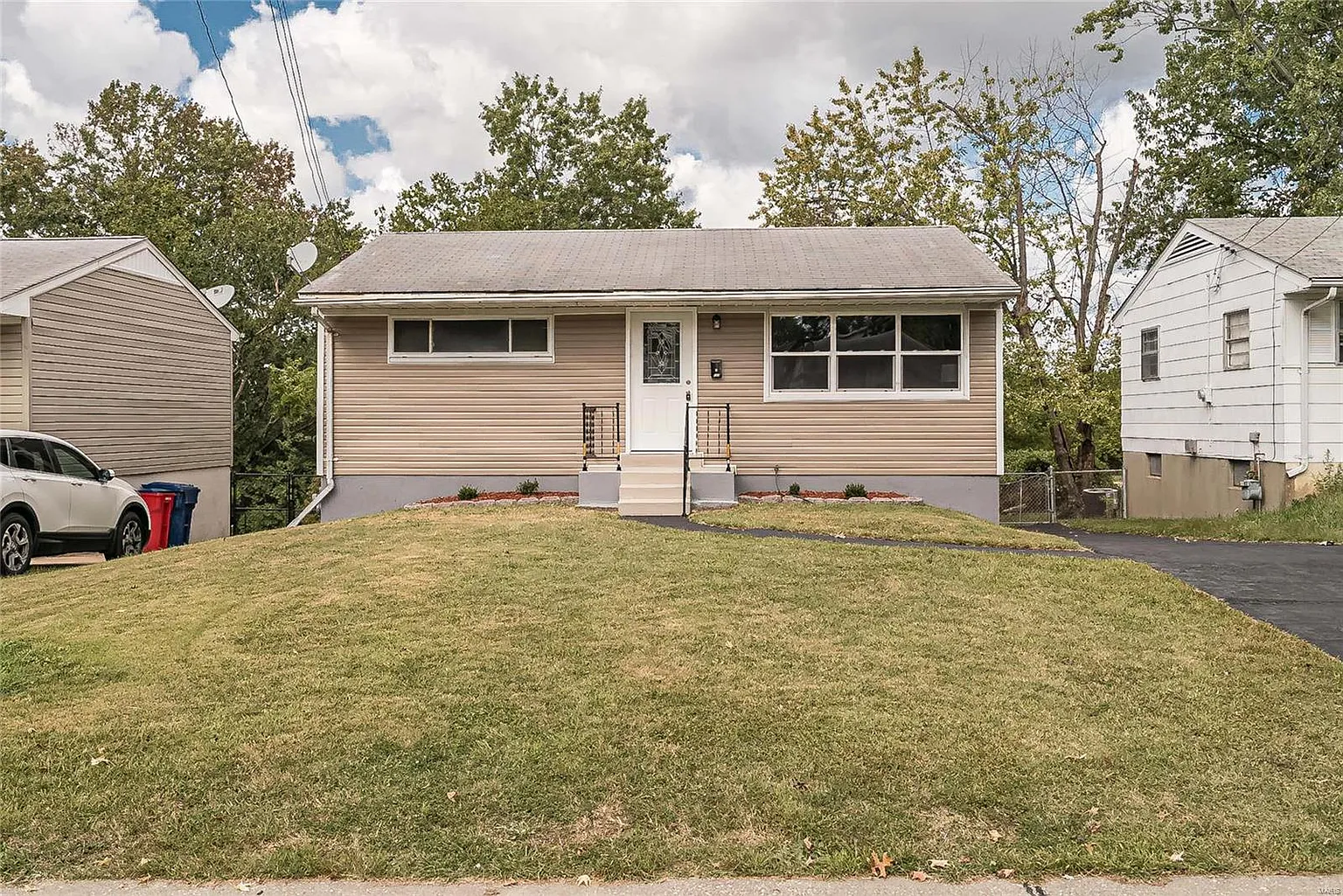 149 Floralea Pl photo 1