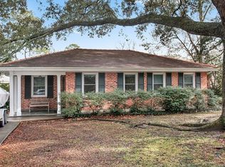 165 Colonial Club Dr, Harahan, LA 70123