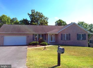 220 Jade Dr, Chambersburg, PA 17202