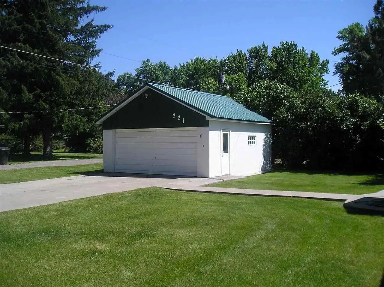 4 bed, 1.5 bath, 2600 sqft, $1,850 — Photo 2