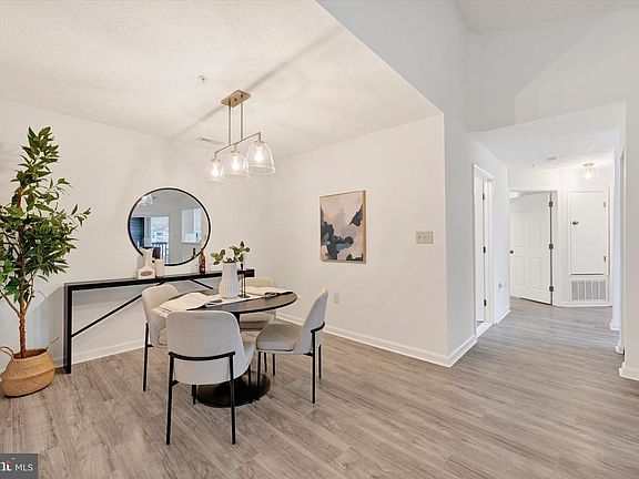4th image of 106 Bayland Dr Unit 11