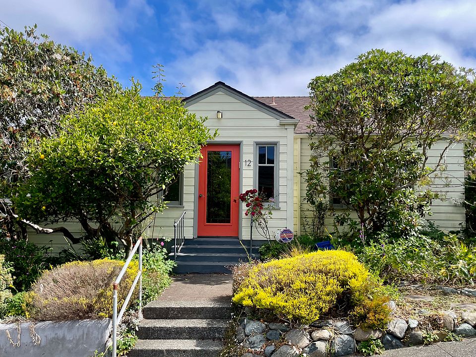 Front entry with foyer