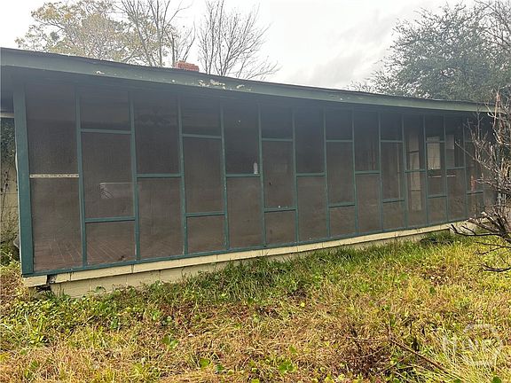 5th image of 416 Pinehurst Place
