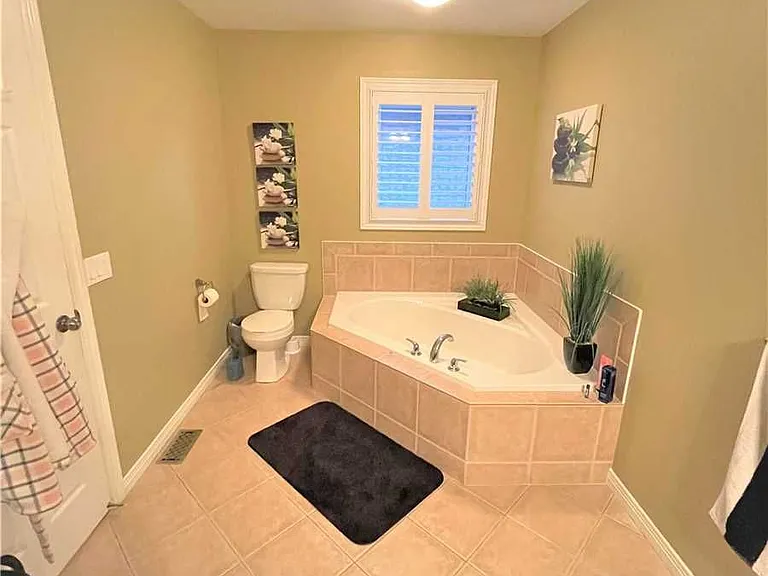 88 Sundance Cres — Photo 16