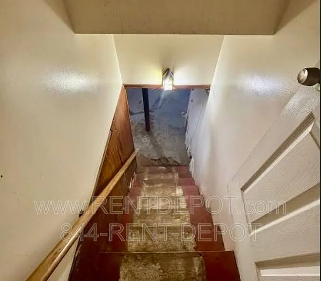715 E Riverside Dr — Photo 10