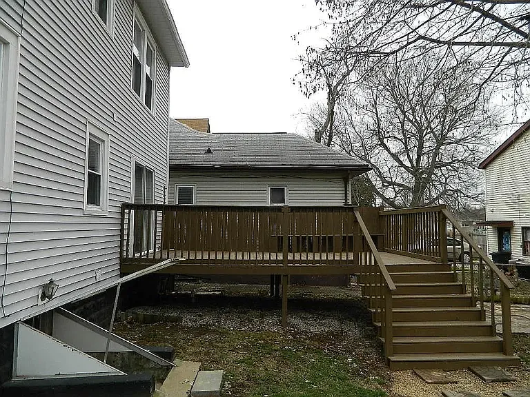115 E Riverside Dr — Photo 5