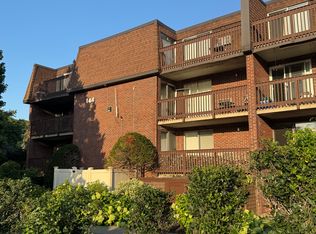 144 Kenrick St APT 12, Brighton, MA 02135