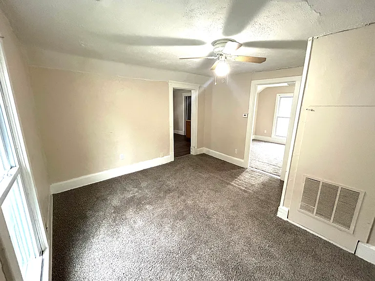 843 Bond St #UP — Photo 6