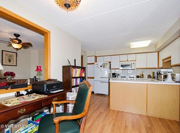 4th image of 7120 N Milwaukee Ave #219