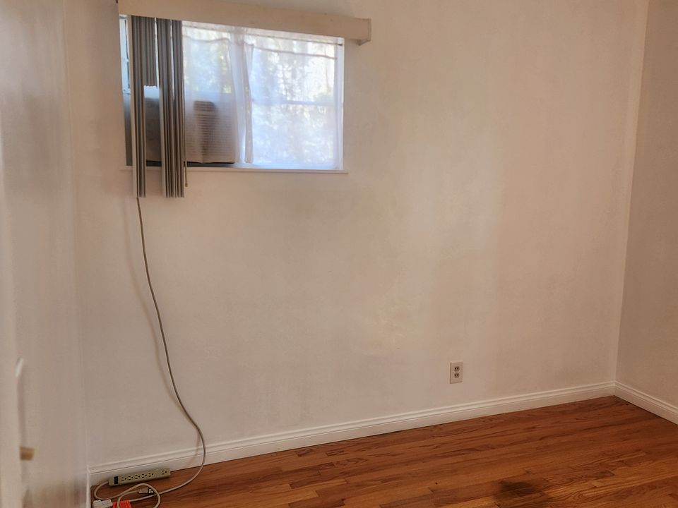 Bedroom air conditioner in window