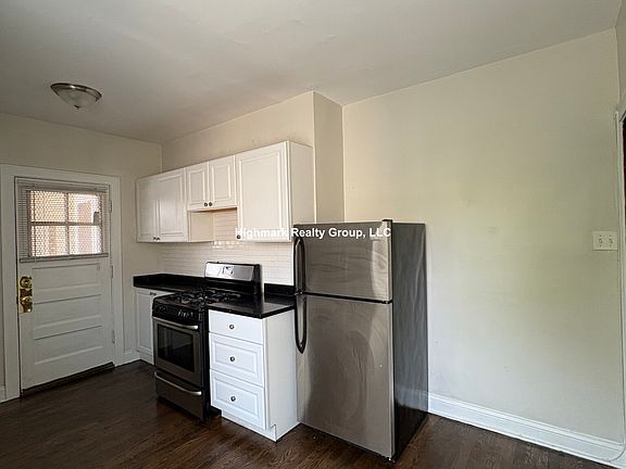 3rd image of 3821 N Greenview Ave #2AE
