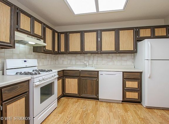 4th image of 15331 Holly Ct #14B
