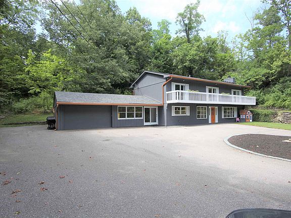 2nd image of 606 Fair Oaks Ln