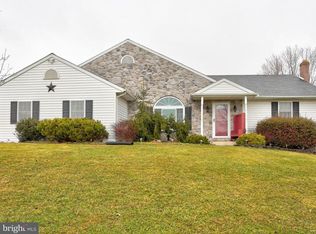 52 Oatfield Dr, Denver, PA 17517