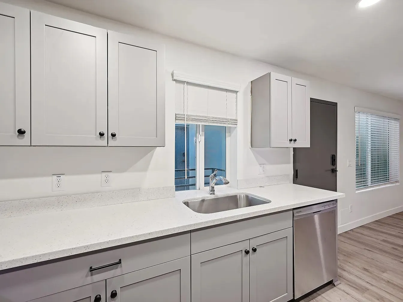 2 bed, 950 sqft, $1,199 — Photo 3