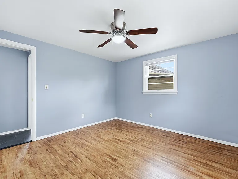 4828 Webster St — Photo 15