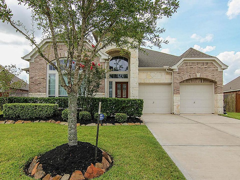 Welcome home! This 4 bedroom, 2.5 bath home with 2 car attached garage is conveniently located in Sh