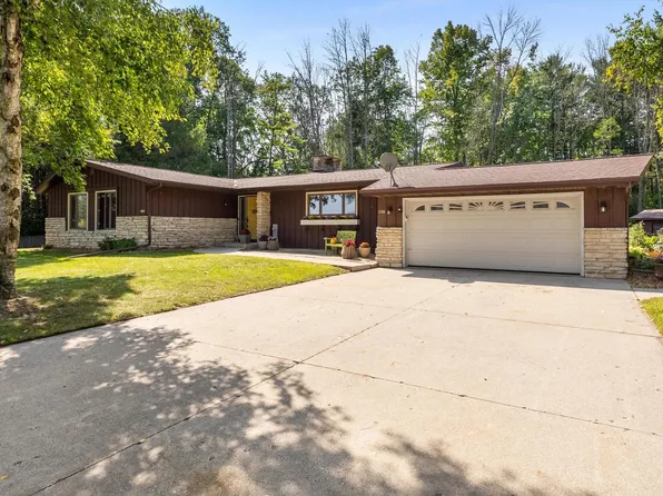 1204 Fleetwood DRIVE, Manitowoc, WI 54220