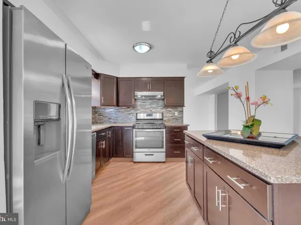 14 Jacamar Dr, Voorhees, NJ 08043