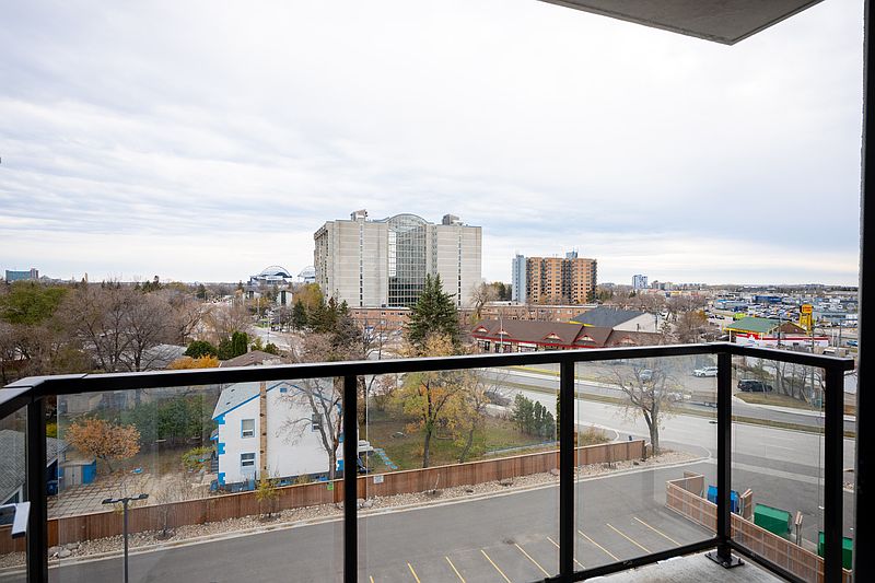 Winnipeg Apartment for rent - 2 Bedrooms — photo 17