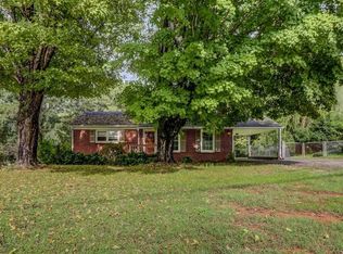 6913 Plantation Rd, Roanoke, VA 24019