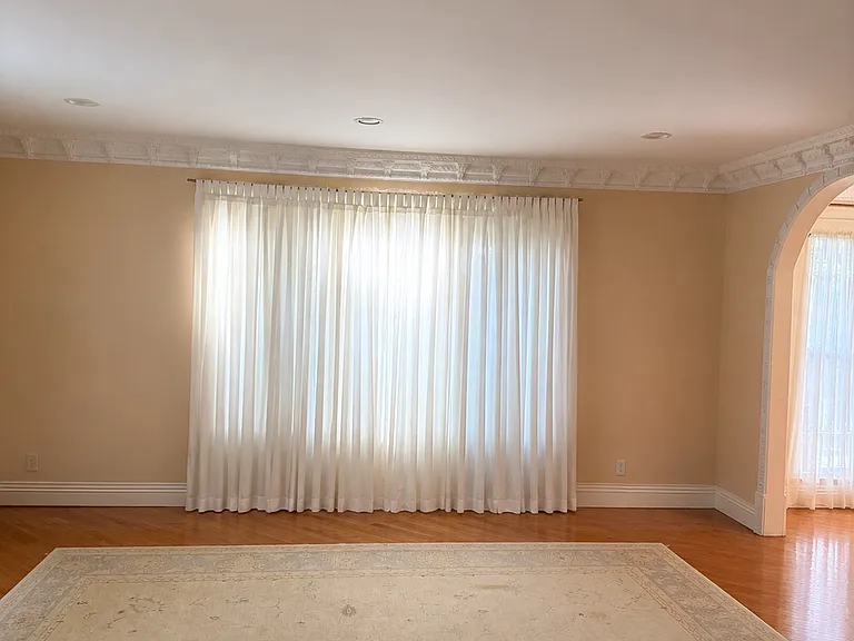 2 Burbury Ln — Photo 9