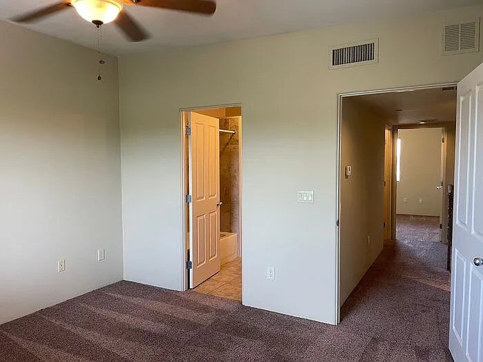 1435 W Kilburn St #2102 — Photo 17