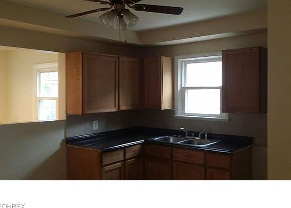 5th image of 271 Columbus St