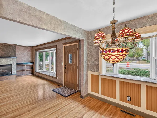 242 5th Ave N, Hopkins, MN 55343