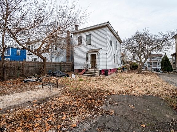 4th image of 21-23 Whittier Pl