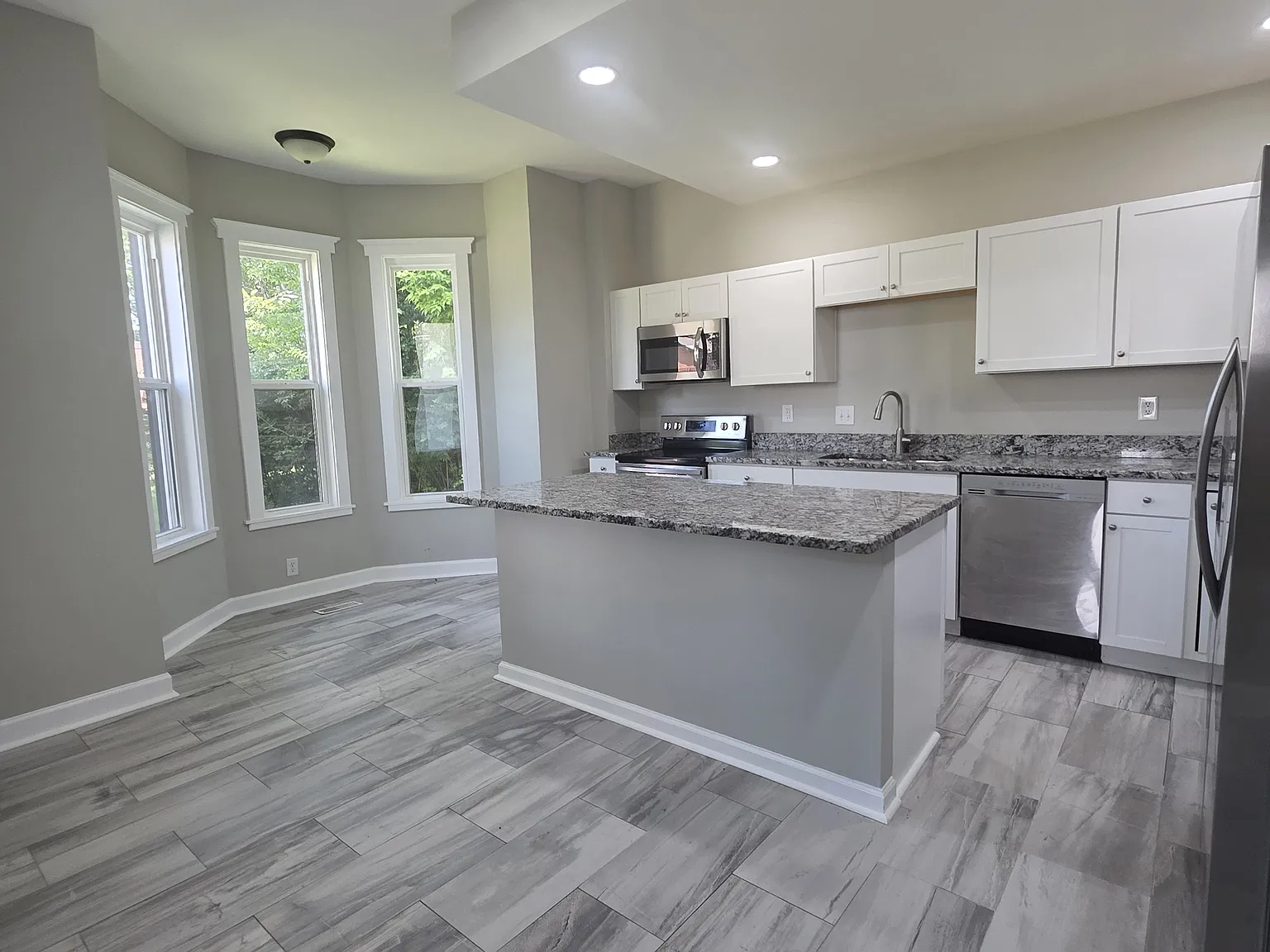4 bed, 3324 sqft, $2,500 — Photo 3