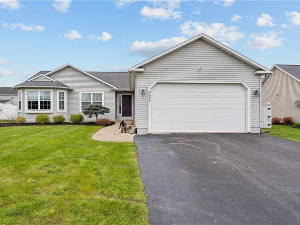 8695 Pizzuto Dr, Cicero, NY 13039