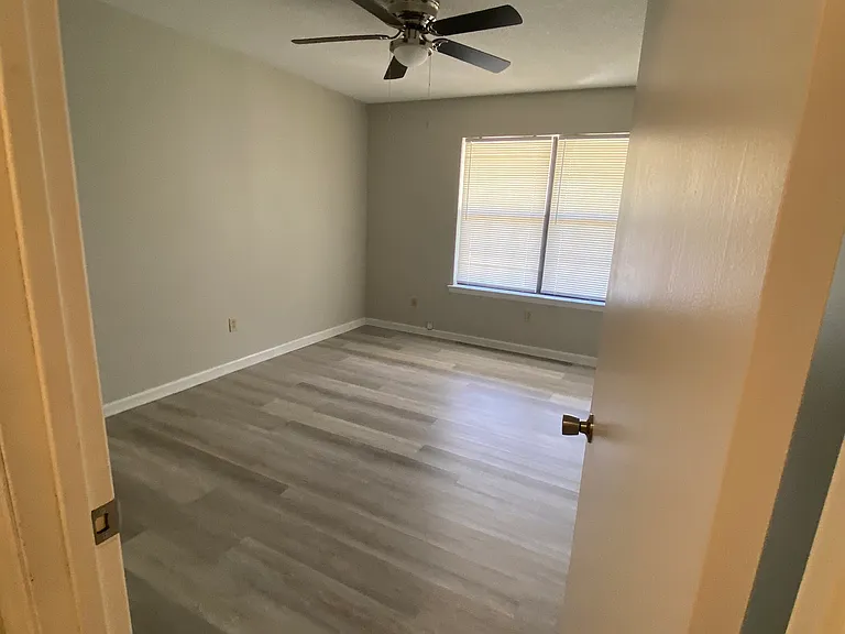 105 Maid Marian Ct — Photo 26