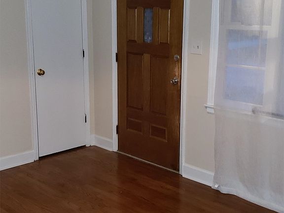 3rd image of 804 N Campanella Ext