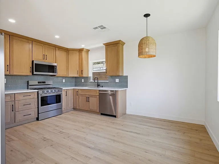 2036 Pomona Ave #A — Photo 9