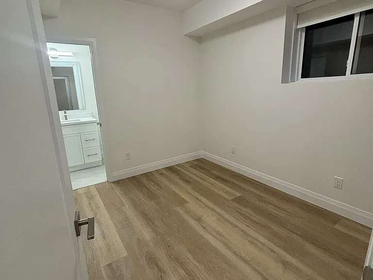 576 Guelph St — Photo 13
