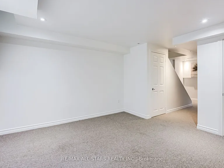 51 Playfair Rd — Photo 38