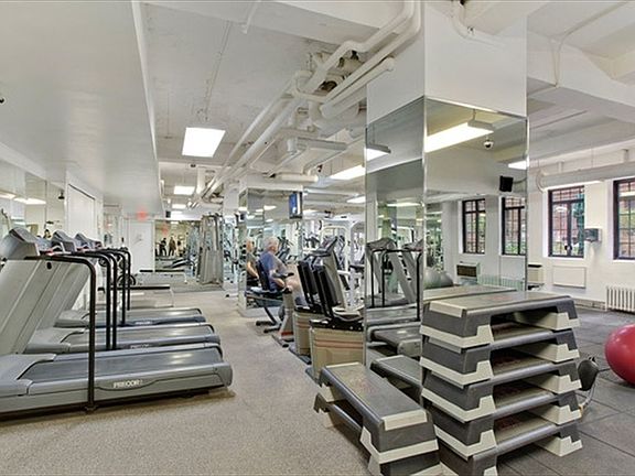 5th image of 312 E 42nd St #708