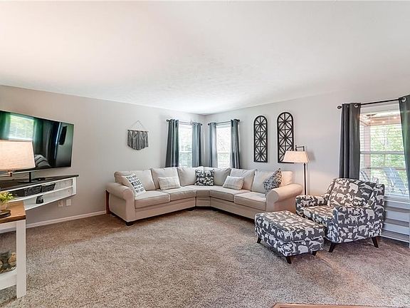 5th image of 647 Thornton Dr